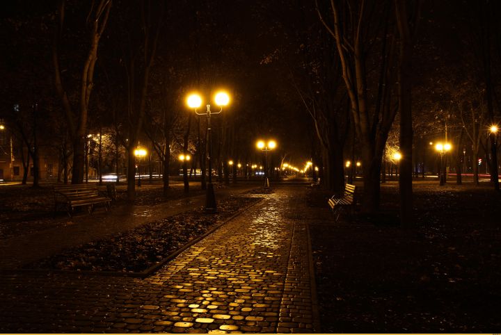 Город засиял: в центре Свердловска установили 100 новых фонарей