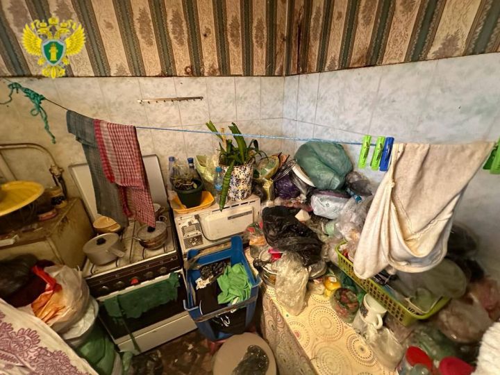 В Москве полиция обнаружила в захламлённой квартире 8-месячного избитого мальчика