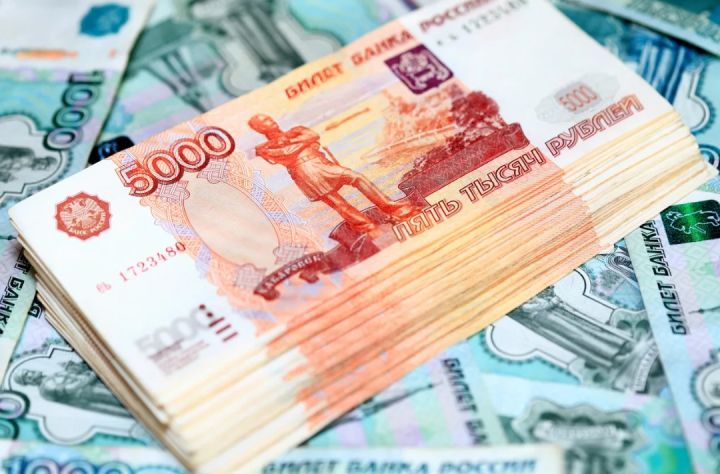 В ноябре 2023 года многим россиянам поднимут зарплаты