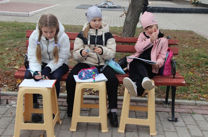 Юбилейные пленэры: как в Краснодоне отметили юбилей детской школы искусств