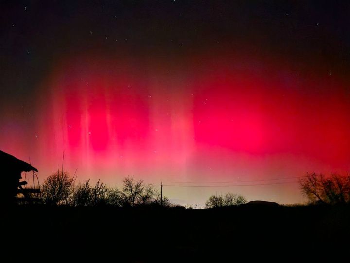 Красное свечение над городами: жители ЛНР увидели полярное сияние