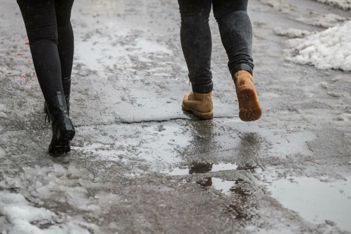 Мокрый снег, гололёд и ветер: в ЛНР пришла зима