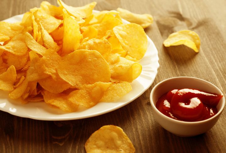 Учёные выяснили, что газировка и чипсы развивают депрессию