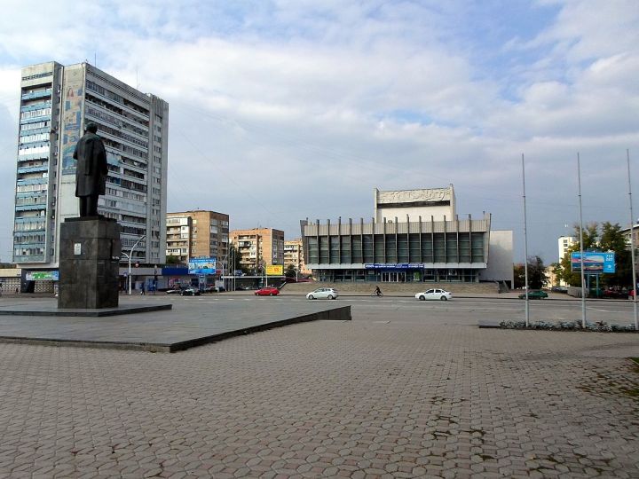 Театральную площадь в Луганске закрывают с 20 ноября для движения авто