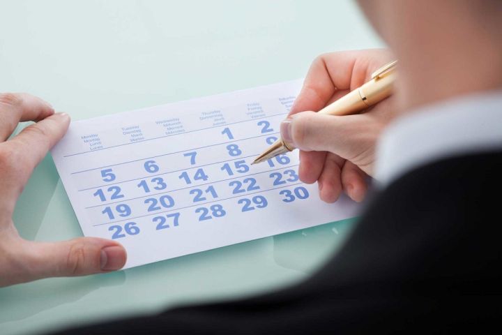 Жителям ЛНР разъяснили, как правильно рассчитать отпуск, если он попадает на праздники