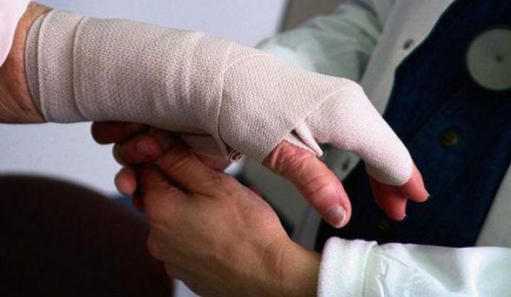 Два человека с обморожением попали в больницы Луганска