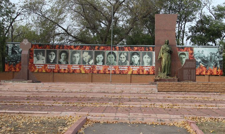 Посёлок Краснодон: история населённого пункта с героической историей