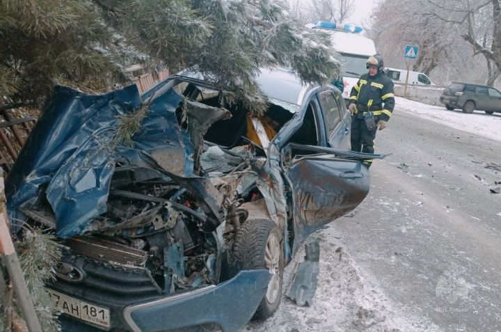 Гололедица стала причиной серьёзного ДТП в Брянке