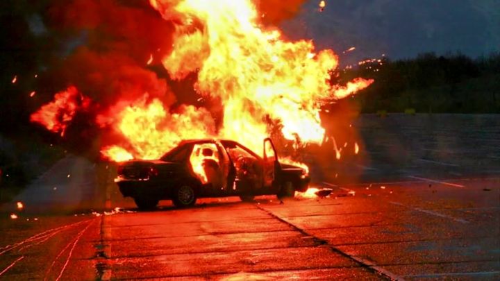 В одном из городов ЛНР мужчина из-за ревности бросил бомбу в машину с дочкой и женой