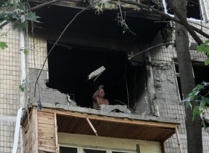 Кременная оказалась под обстрелом ВСУ: повреждена инфраструктура и соцобъекты