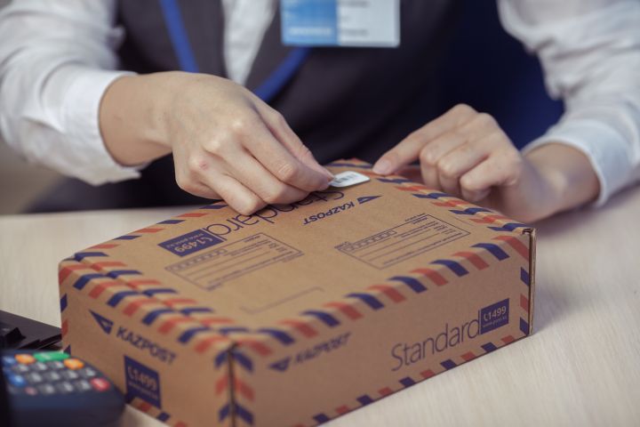 Реально ли получить в ЛНР почтовую посылку из-за рубежа: разъяснили в Луганской таможне