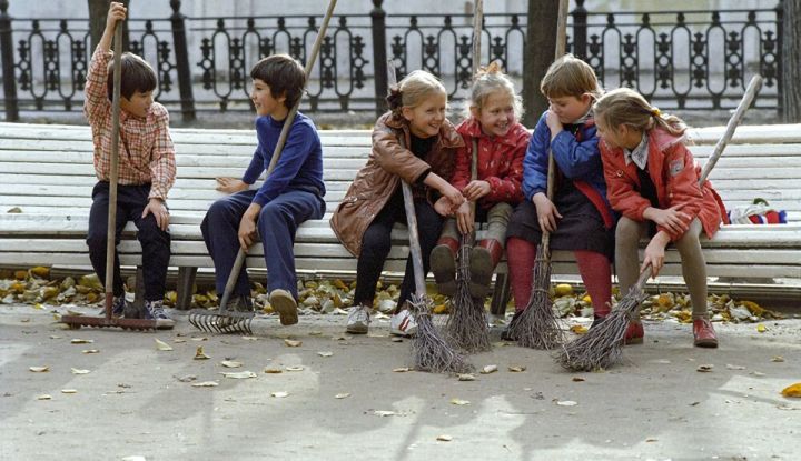 Как свердловчане относятся к приобщению школьников к труду?