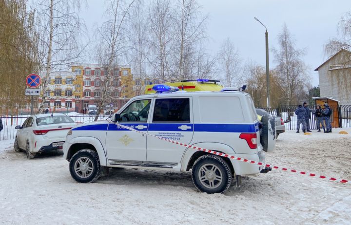 В Брянске восьмиклассница пронесла в гимназию ружьё и расстреляла одноклассников: погибли двое