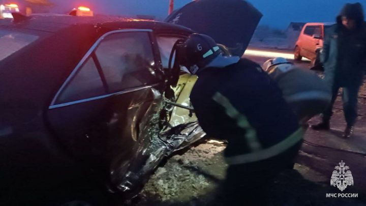 На трассе Краснодон - Молодогвардейск столкнулись два авто: есть пострадавший