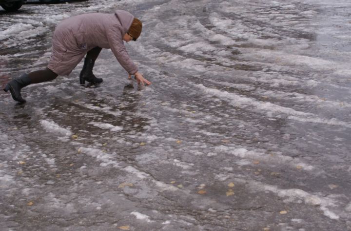В одном из районов ЛНР из-за гололёда школы перевели на дистанционное обучение