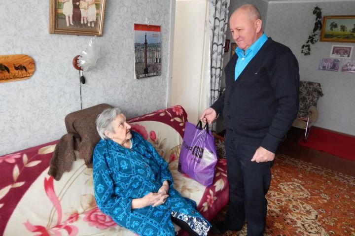 Жительницу Краснодонского района поздравили с годовщиной со дня снятия блокады Ленинграда