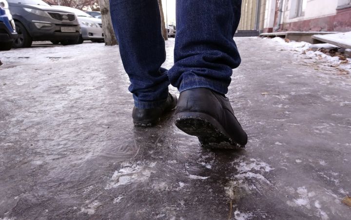 Будьте осторожны: МЧС предупредило о сильном гололёде в ЛНР вплоть до 15 декабря