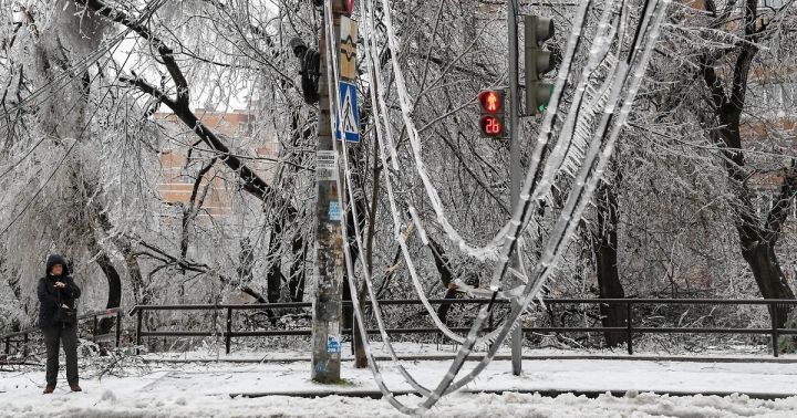 Не опять, а снова: сильный гололёд и ледяные дожди ожидаются в ЛНР 15 декабря