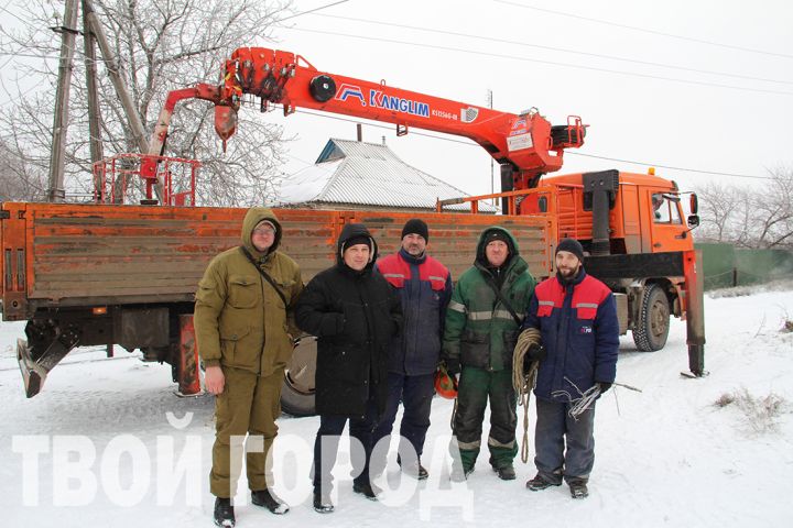 Как в Свердловск возвращали свет: всё о работе электриков в это непростое время