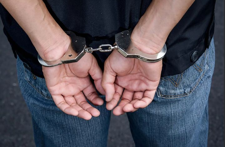 В Краснодоне задержан мужчина за избиение 50-летней женщины