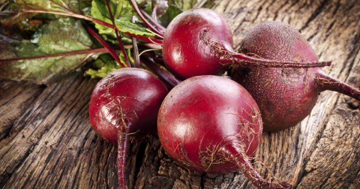 Забудьте про винегрет и борщ: врач рассказала, кому стоит отказаться от свеклы
