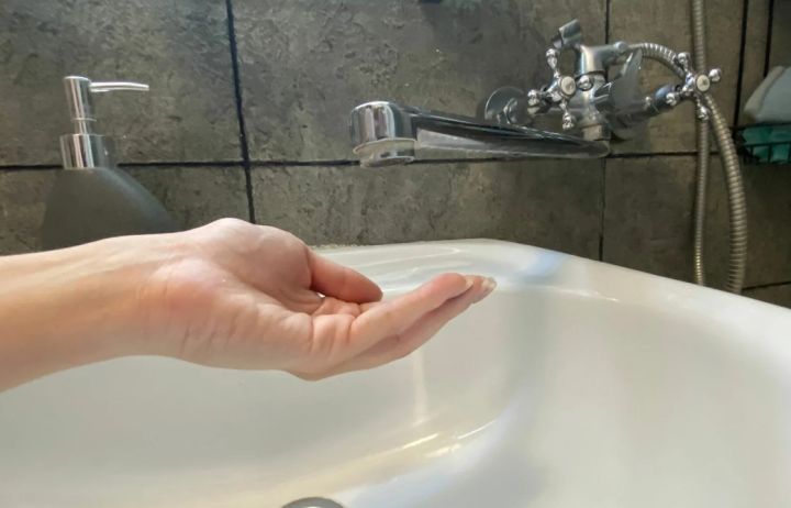 Более 4,5 тысяч абонентов в ЛНР остались без воды до 25 декабря