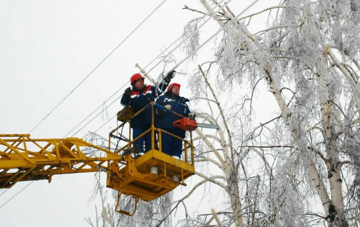 Спецштаб сформировал план восстановления электроэнергии в районах ЛНР, наиболее пострадавших от непогоды