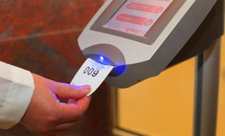 Чтобы не было столпотворения: Соцфонд намерен ускорить приём клиентов по электронной очереди