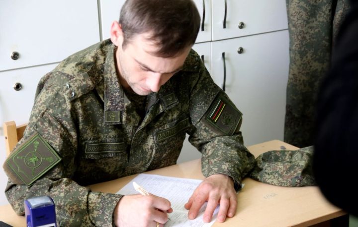 Мужчинам в ЛНР нужно встать на воинский учёт: кому следует сделать это до марта 2024 года, а кому - до декабря?