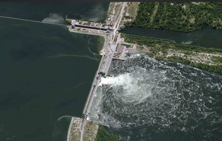 Много медуз и неизученный микроклимат: как на Азовское море повлиял теракт на Каховской ГЭС?