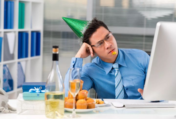 Жителям ЛНР разъяснили, законен ли приказ начальства выйти на работу в праздничные дни