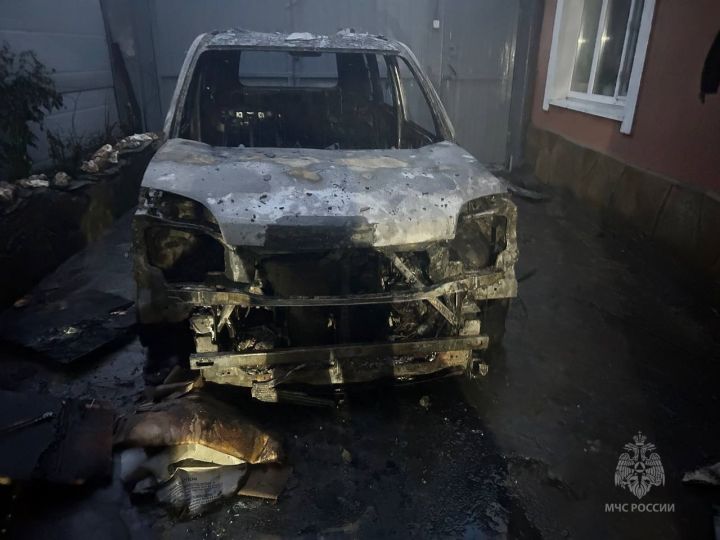 В одном из городов ЛНР горел автомобиль и жилой дом