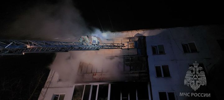 В Луганске горела жилая квартира: пострадали три человека и шестерых эвакуировали