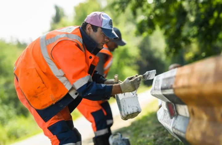 Какие общественные работы будут оплачивать в ЛНР в 2024 году?