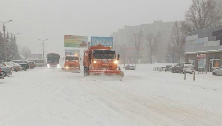«Мы хоть дома, в тепле, а пацаны в окопах»: что жители ЛНР говорят о первом снеге?