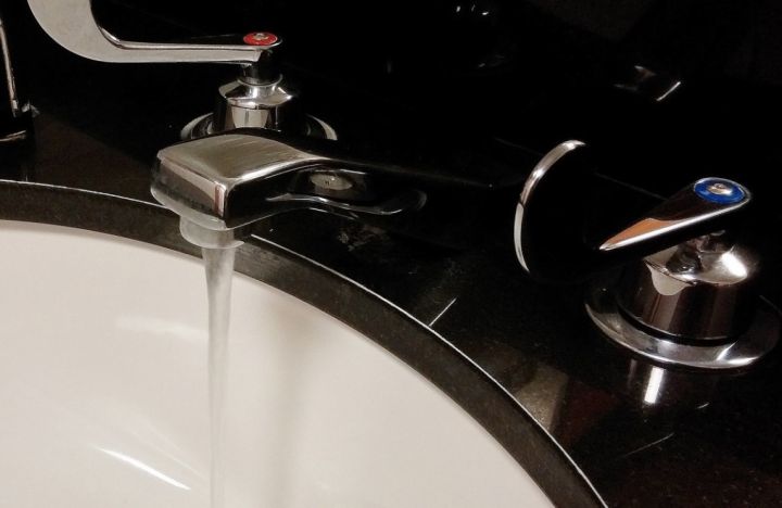 Многие абоненты Луганска остались без воды 11 января (список адресов)