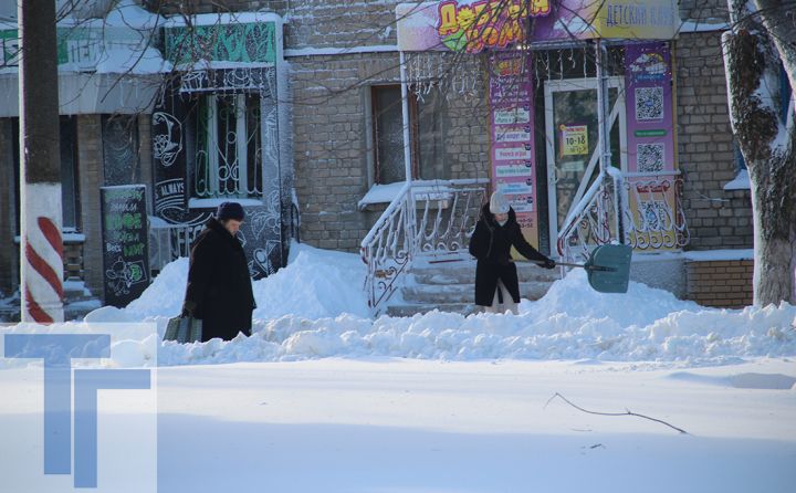 Инструмент недели – лопата: Свердловск продолжают «атаковать» снег, ветер и дожди, но то ли ещё будет?...
