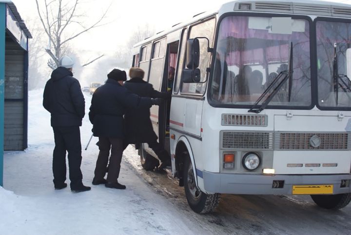 Готовьте по 3 тысячи на такси: жители села Пархоменко Краснодонского района остались без автобуса