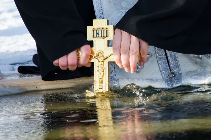 Крещение Господне 2024: что важно сделать в этот праздник, его традиции и опасности