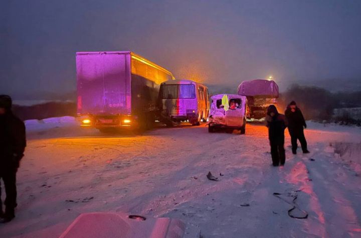 Массовое ДТП произошло в одном из городов ЛНР: пострадали двое несовершеннолетних