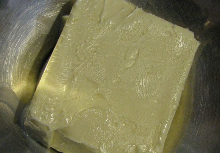 В белорусском масле, ввозимом в ЛНР, нашли клозантел: что это за вещество?