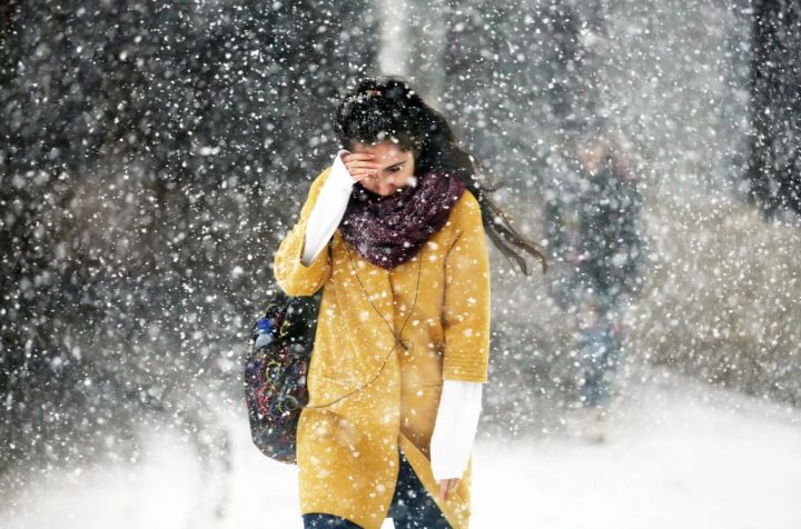 Сильный ветер, снег и гололёд: погода на выходных в ЛНР будет нелётной