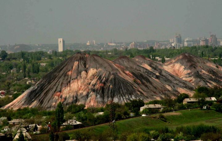 В ДНР шлаковые терриконы переработают в строительные материалы, которые пустят на новые дома