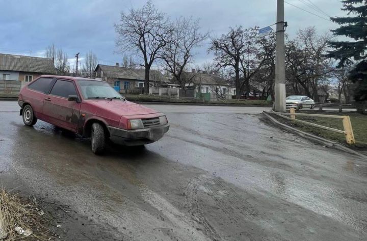 Маленький ребёнок попал под колёса авто в Луганске