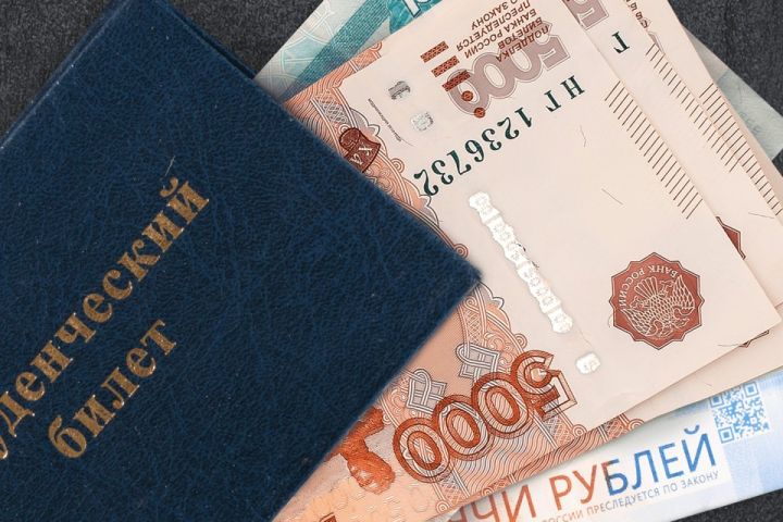 В 2024 в российских вузах утвердили размер стипендии в 75 тысяч рублей: кому положена?