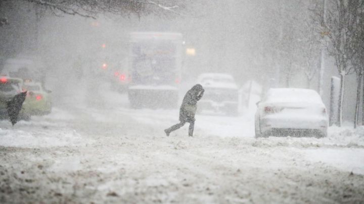 Сильный снег и гололедица ожидаются в ЛНР 10 февраля
