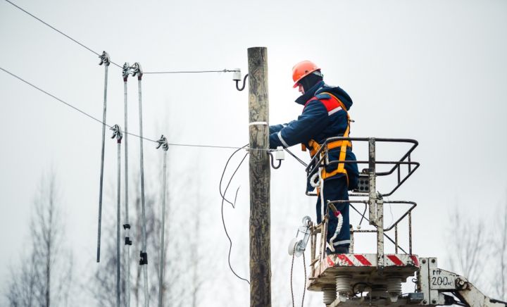 Работа кипит: энергетики восстановили электричество почти 30 тысячам абонентов в ЛНР