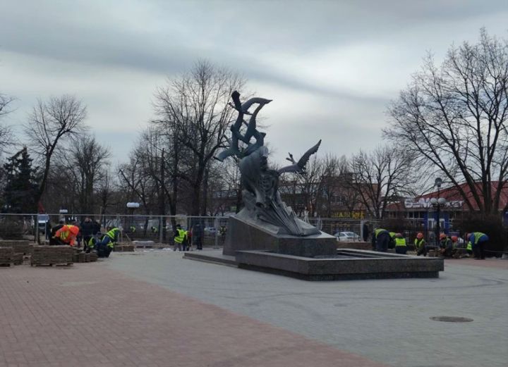 В Луганске начали восстанавливать сквер Героев Великой Отечественной войны