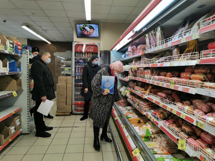 Минпромторг будет тщательно контролировать ценники на социальные товары по всей ЛНР