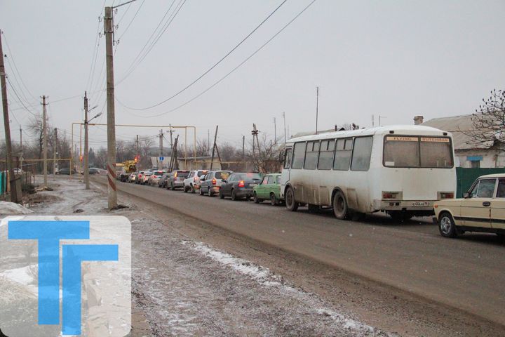 Терпим и ждём: когда начнётся ремонт ям по улицам Свердловска?